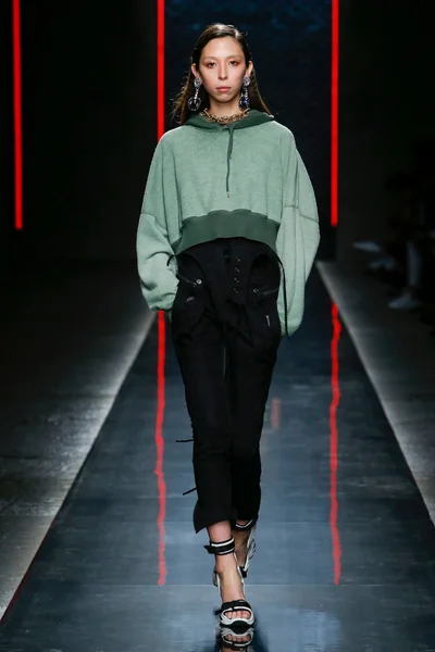 Look 15